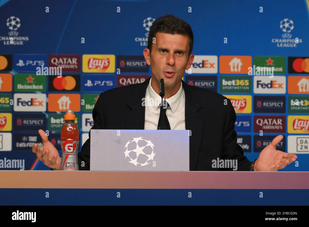 Lipsia, Germania. 3 ottobre 2024. Thiago Motta (Trainer, Juventus Torino) zur Pressekonferenz. GER, RB Leipzig vs. Juventus Torino, Fussball, UEFA Champions League, 2. Spieltag, Saison 2024/2025, 02.10.2024 foto: Eibner-Pressefoto/Bert Harzer credito: dpa/Alamy Live News Foto Stock
