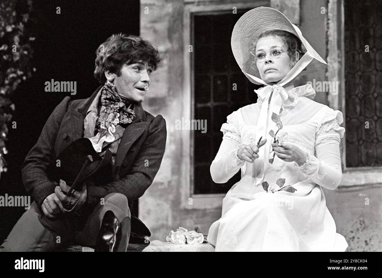 Michael Williams (Charles Courtly), Judi Dench (Grace Harkaway) a LONDRA ASSURANCE di Dion Boucicault alla Royal Shakespeare Company (RSC), Aldwych Theatre, Londra WC2 26/06/1970 scenografia: Alan Tagg costumi: David Walker regista: Ronald Eyre Foto Stock
