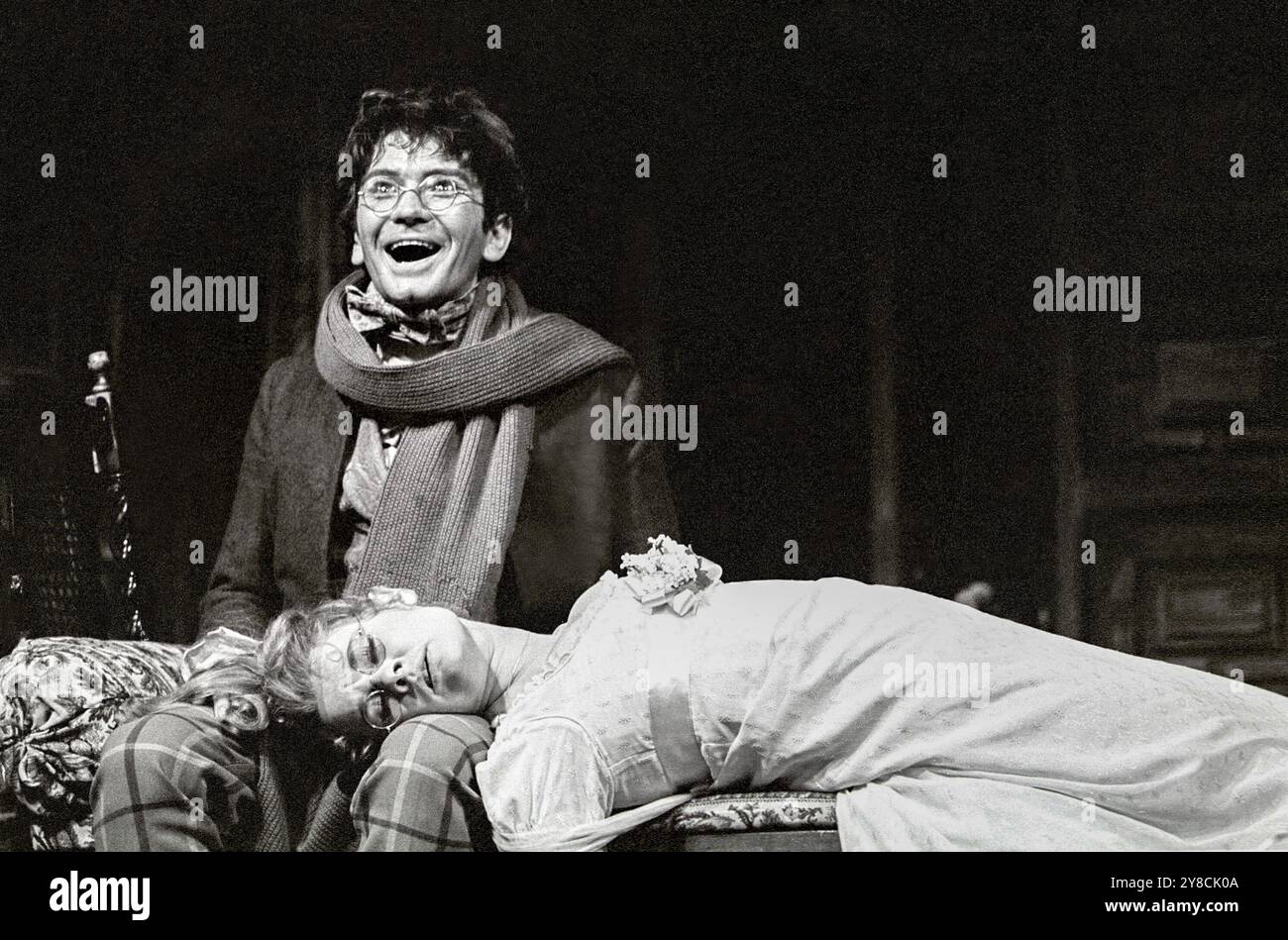 Judi Dench (Grace Harkaway), Michael Williams (Charles Courtly) a LONDRA ASSURANCE di Dion Boucicault alla Royal Shakespeare Company (RSC), Aldwych Theatre, Londra WC2 26/06/1970 scenografia: Alan Tagg Costumi: David Walker regista: Ronald Eyre Foto Stock