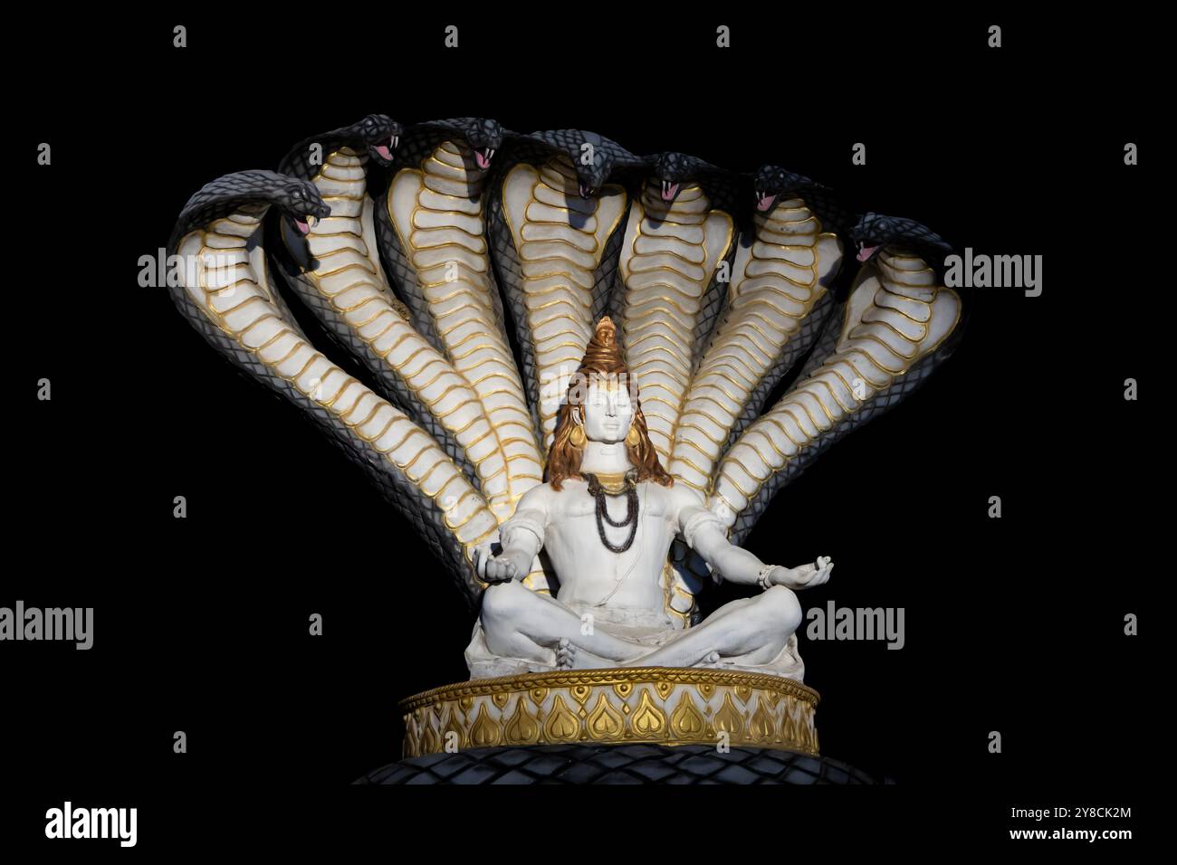 idol del dio santo indù, signore shiva, all'aperto da diverse angolazioni, l'immagine viene scattata al corridoio del tempio mahakaleshwar mahakal ujjain madhya pradesh india. Foto Stock