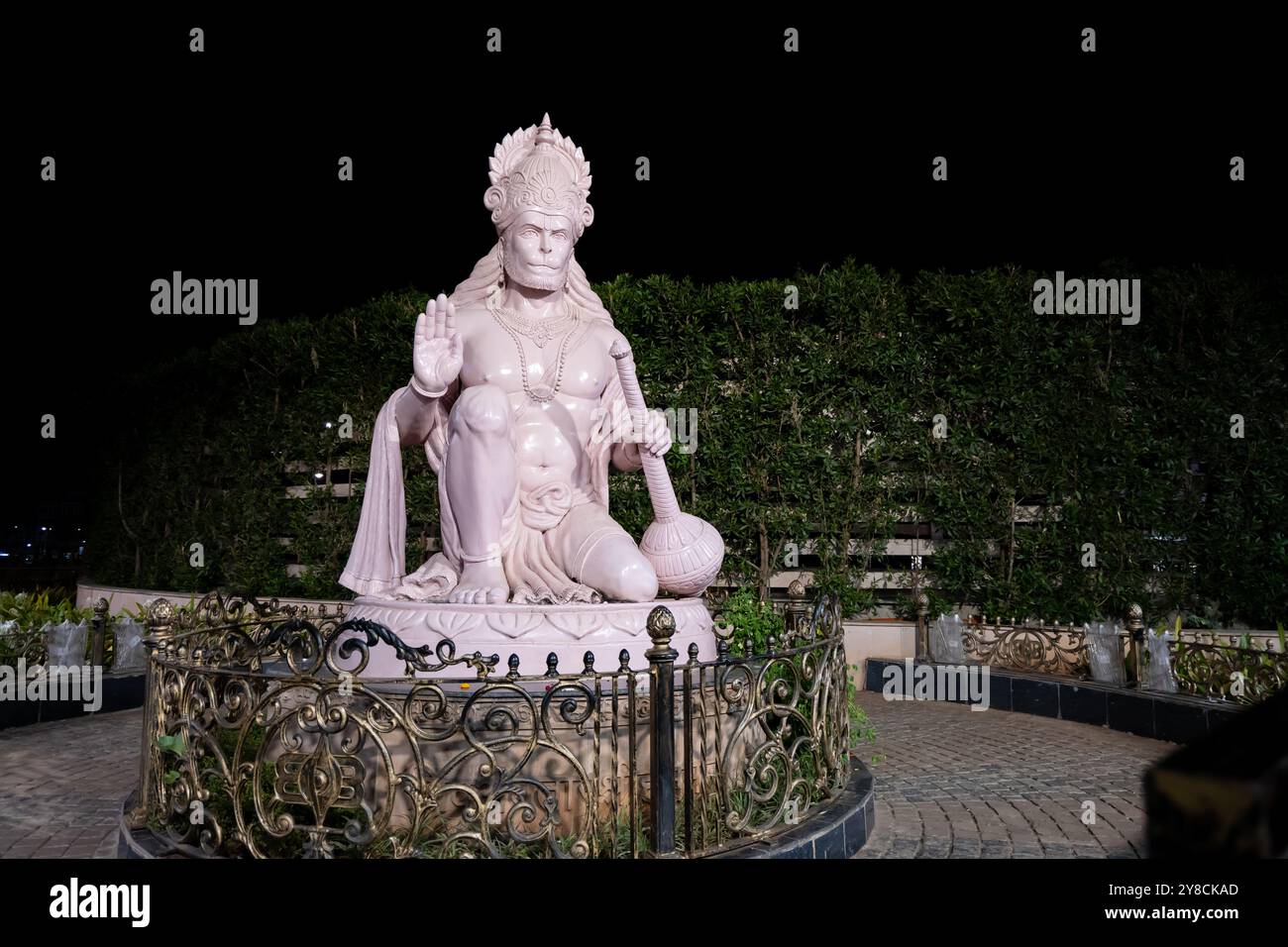 idol del dio santo indù, signore hanuman, all'aperto da diverse angolazioni, l'immagine viene scattata al corridoio del tempio mahakaleshwar mahakal ujjain madhya pradesh indi Foto Stock