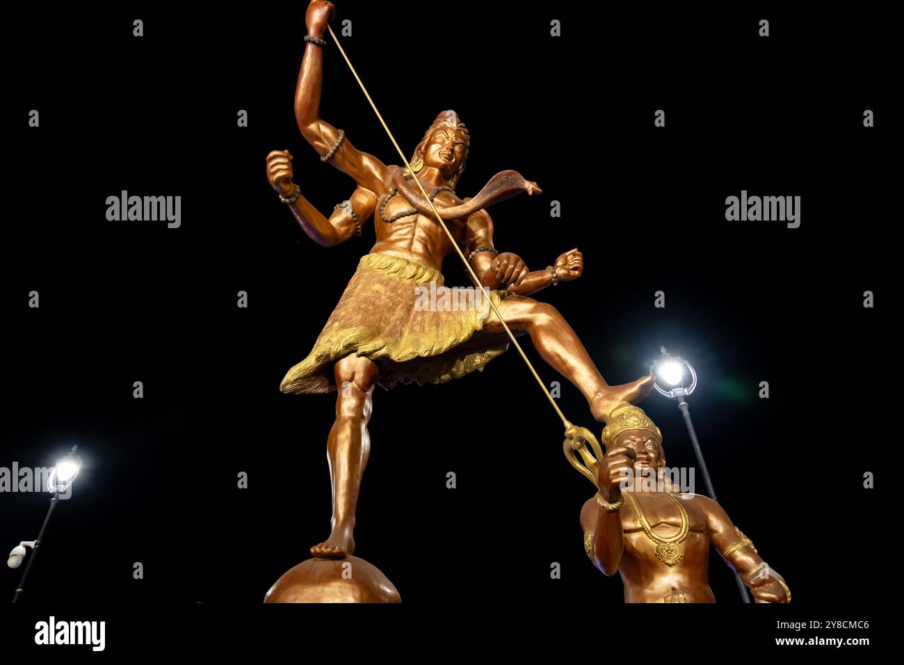 idol del dio santo indù, signore shiva, all'aperto da diverse angolazioni, l'immagine viene scattata al corridoio del tempio mahakaleshwar mahakal ujjain madhya pradesh india. Foto Stock