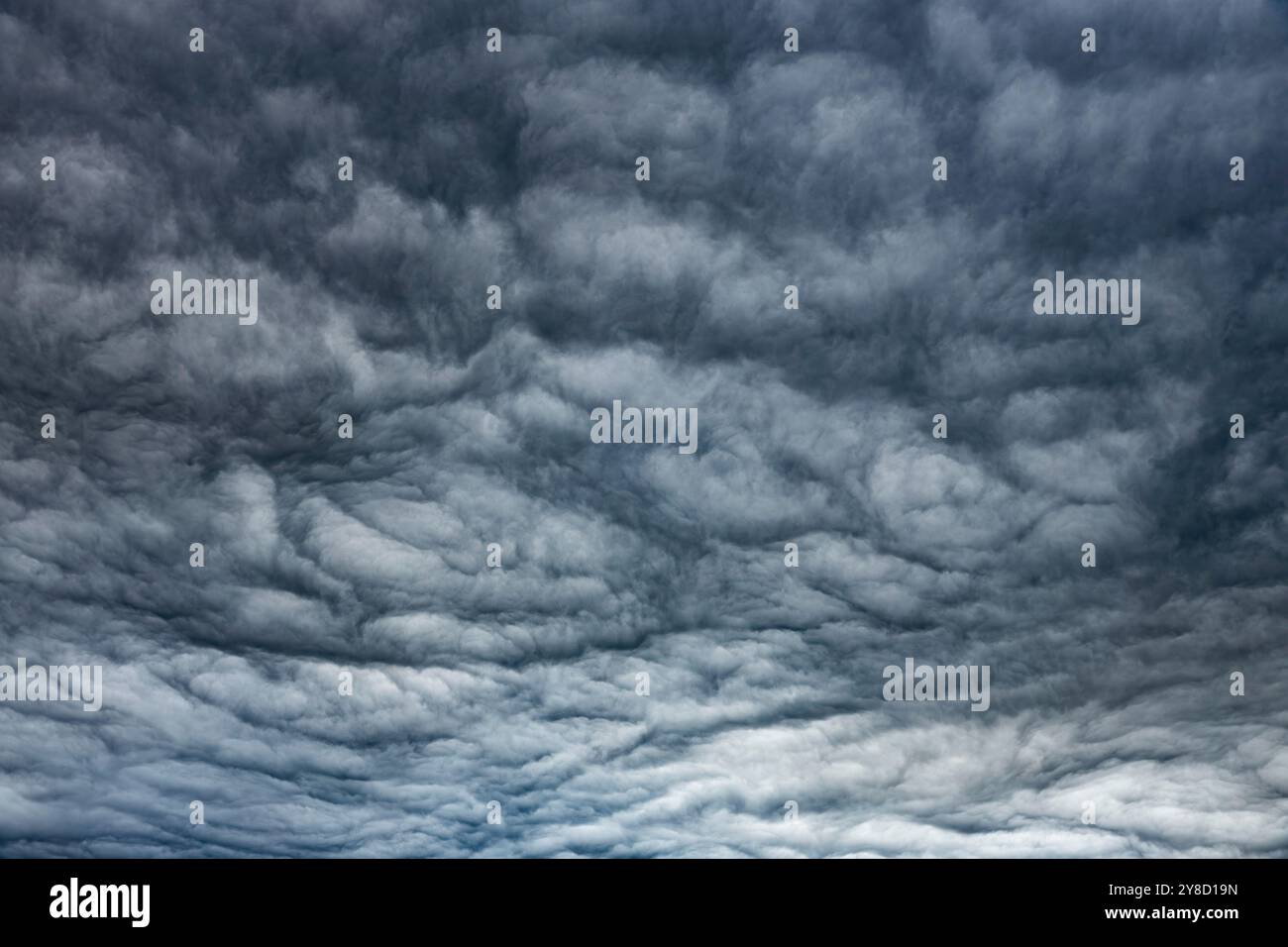 Nuvole pesanti appena prima di un temporale Foto Stock