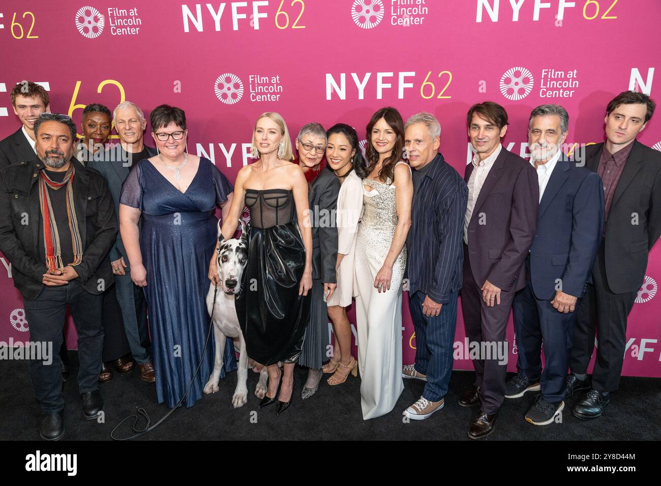 New York, Stati Uniti. 3 ottobre 2024. Owen Teague, Felix Solis, Noma Dumezweni, David Siegel, Bev Klingensmith, Bing il grande danese, Naomi Watts, Constance Wu, Carla Gugino, Josh Pais, Scott McGehee, Bill Berloni e Mike Spreter partecipano alla prima di The Friend durante il New York Film Festival all'Alice Tully Hall di New York il 3 ottobre 2024. (Foto di Lev Radin/Sipa USA) credito: SIPA USA/Alamy Live News Foto Stock