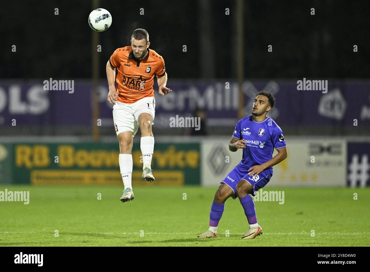 Maasmechelen, Belgio. 4 ottobre 2024. Christophe Janssens di Deinze combatte per il pallone durante una partita di calcio tra Patro Eisden e KMSK Deinze, venerdì 4 ottobre 2024 a Maasmechelen, nella settima giornata della seconda divisione del campionato belga 'Challenger Pro League' 2024-2025. BELGA FOTO JOHAN EYCKENS credito: Belga News Agency/Alamy Live News Foto Stock