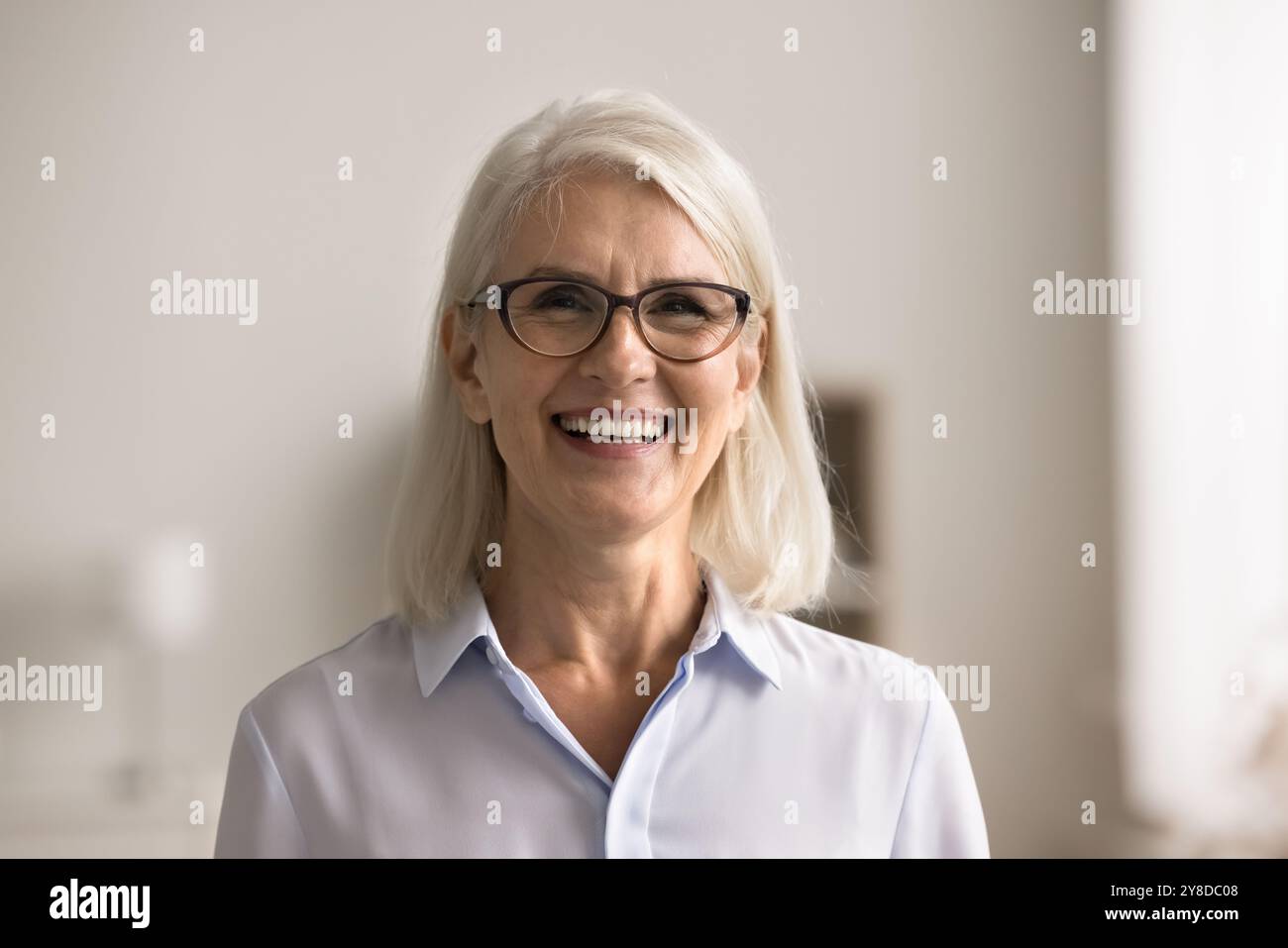 Ritratto di una donna d'affari sorridente di successo Foto Stock