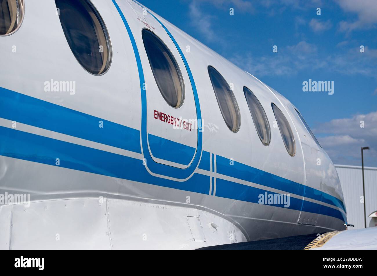 Esterno dell'uscita di emergenza di un aereo privato Foto Stock