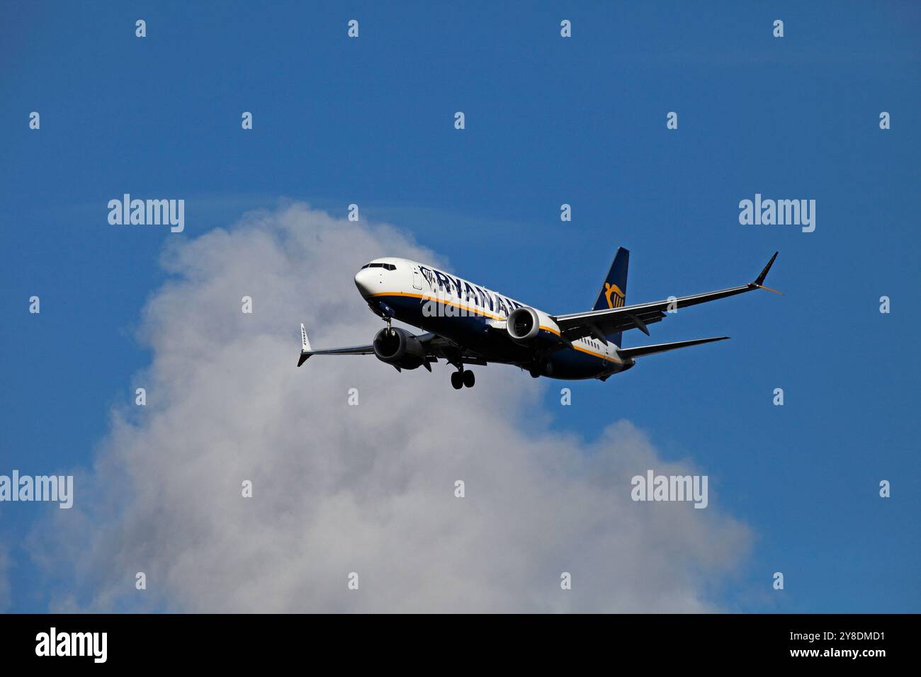 Ryanair 737 in avvicinamento finale. Foto Stock