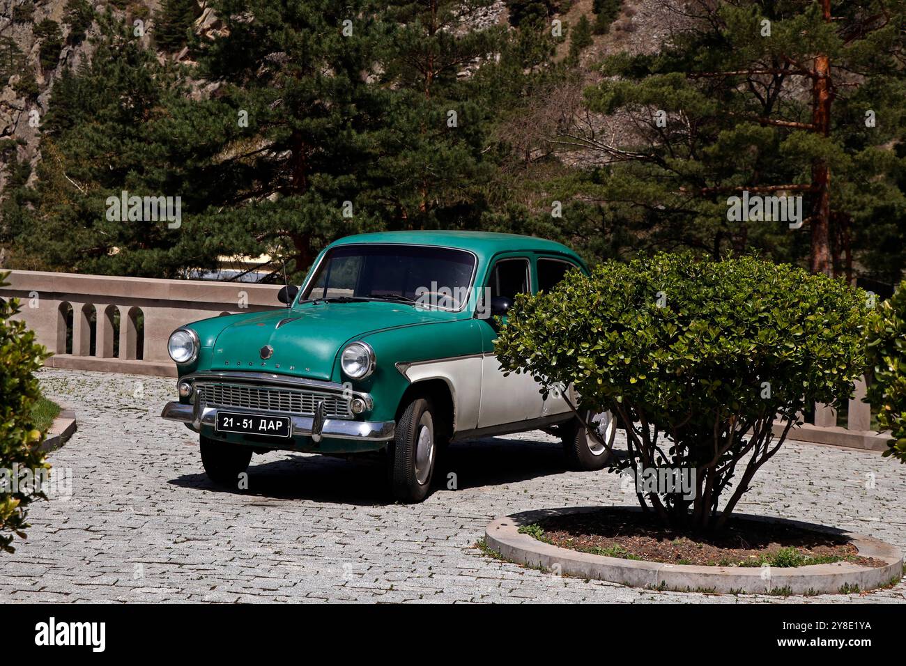Gudauri, Georgia - 17 aprile 2024 modello di auto russa in primo piano Foto Stock