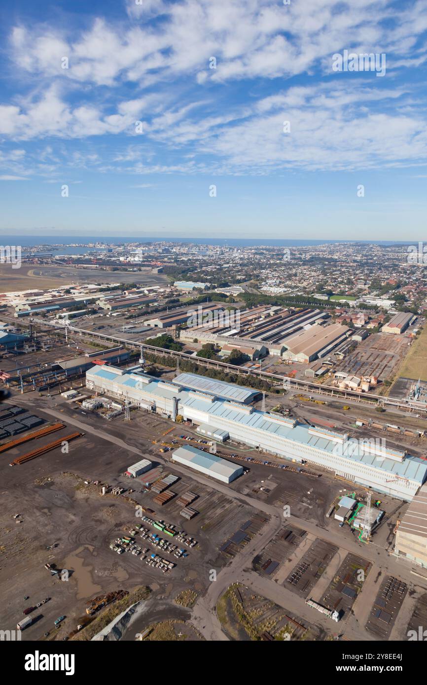 Vista aerea dell'industria pesante a Mayfield - Newcastle Australia. Con il suo porto in acque profonde, Newcastle è sede di una serie di industrie pesanti. Foto Stock