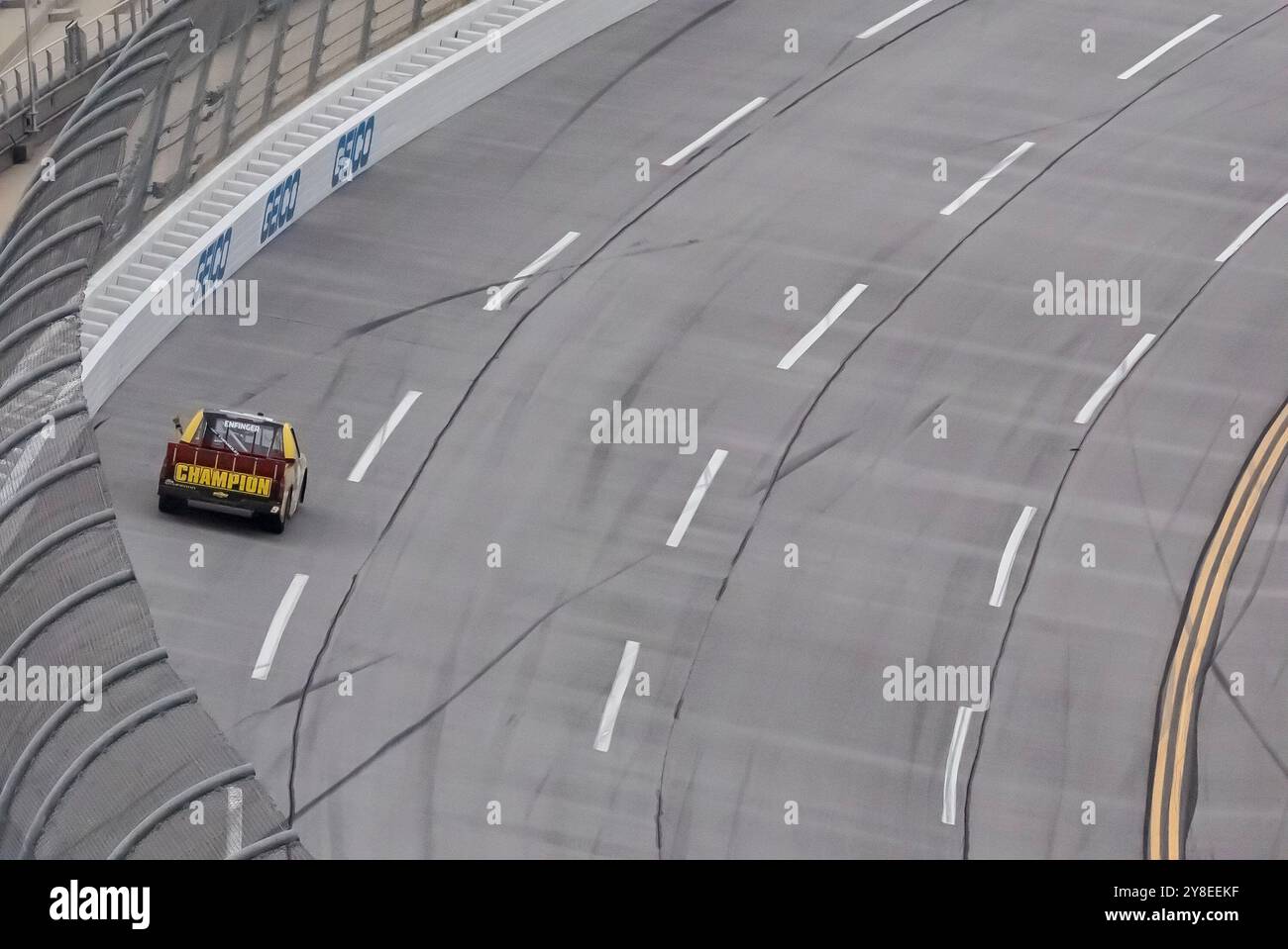 Lincoln, Alabama, Stati Uniti. 4 ottobre 2024. NASCAR Craftsman Truck Series GRANT ENFINGER (9) celebra la sua vittoria per Love's RV Stop 225 al Talladega Superspeedway di Lincoln, ALABAMA. (Credit Image: © Walter G. Arce Sr./ASP via ZUMA Press Wire) SOLO PER USO EDITORIALE! Non per USO commerciale! Foto Stock