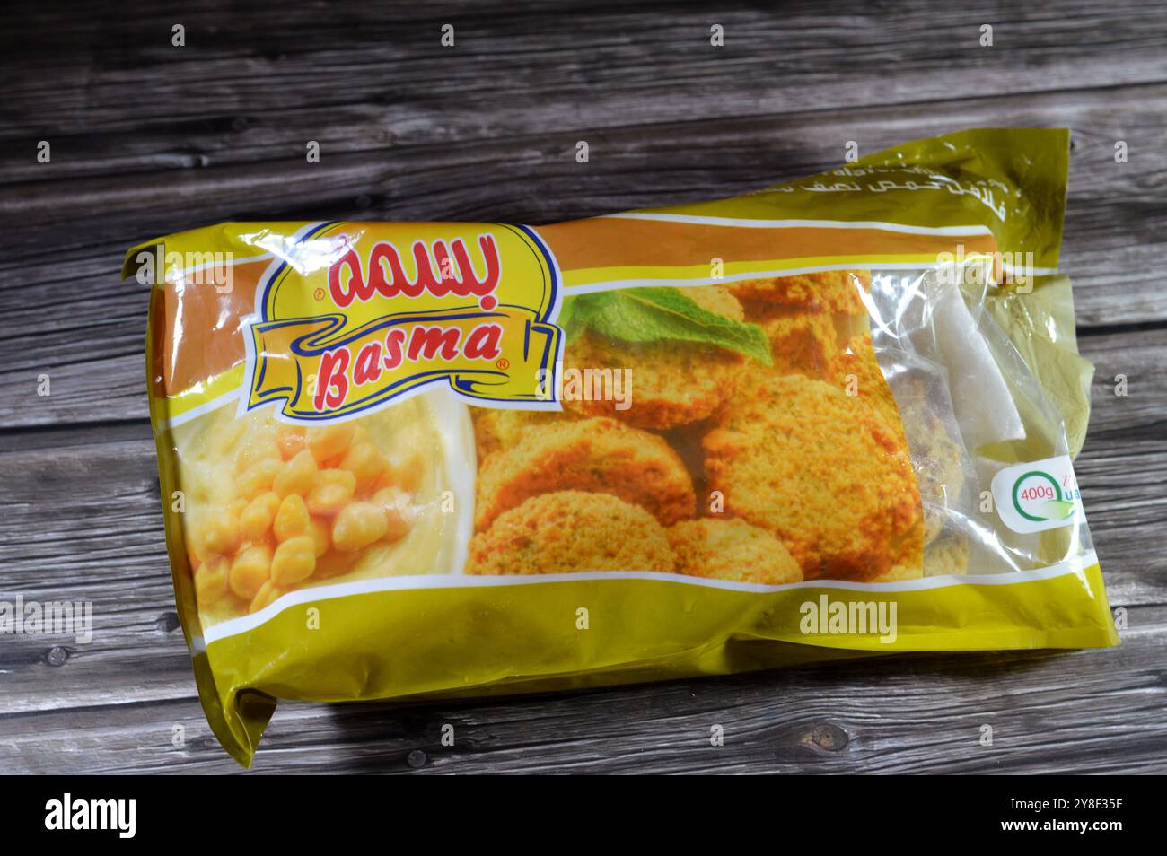 Cairo, Egitto, 24 settembre 2024: Falafel prefritto surgelato Basma, polpette di falafel prefritte tradizionali egiziane, hamburger verde, a base di ceci macinati, Foto Stock