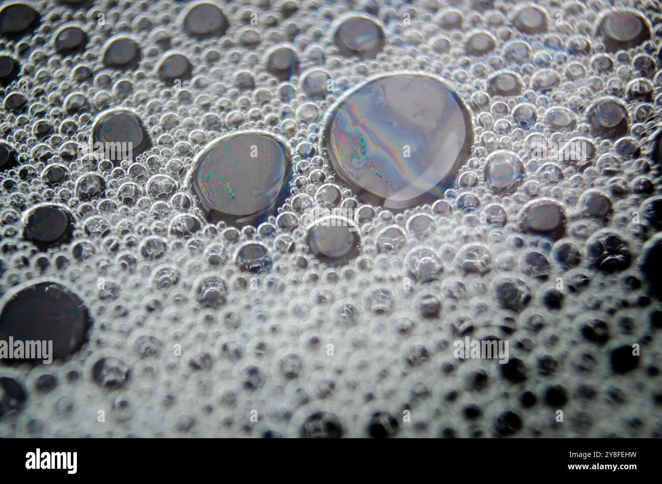 Bolle d'aria intrappolate all'interno di una sostanza trasparente simile a un gel Foto Stock