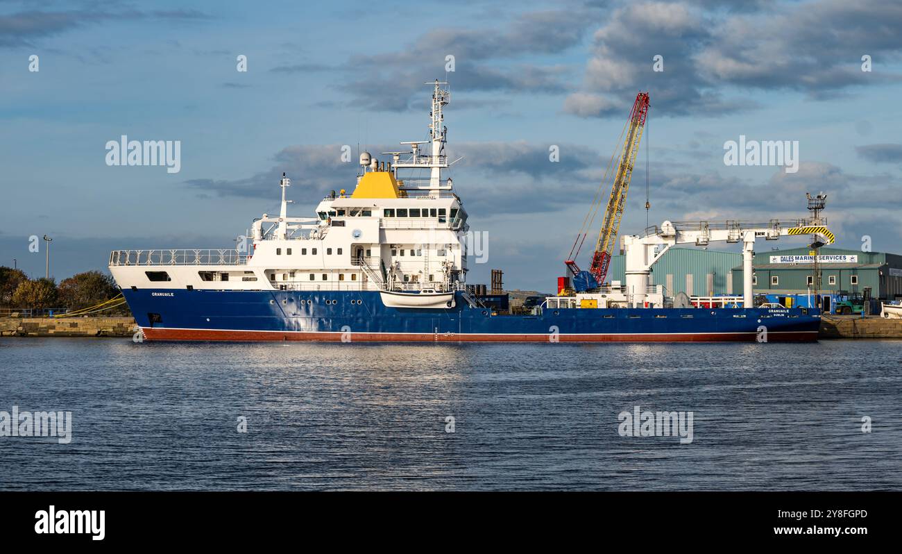 Nave di ricerca e indagine Ocean Geography nave ormeggiata nel porto di Leith, Scozia, Regno Unito Foto Stock