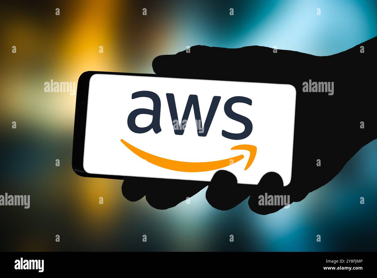 AWS by Amazon visualizzato sullo smartphone Foto Stock