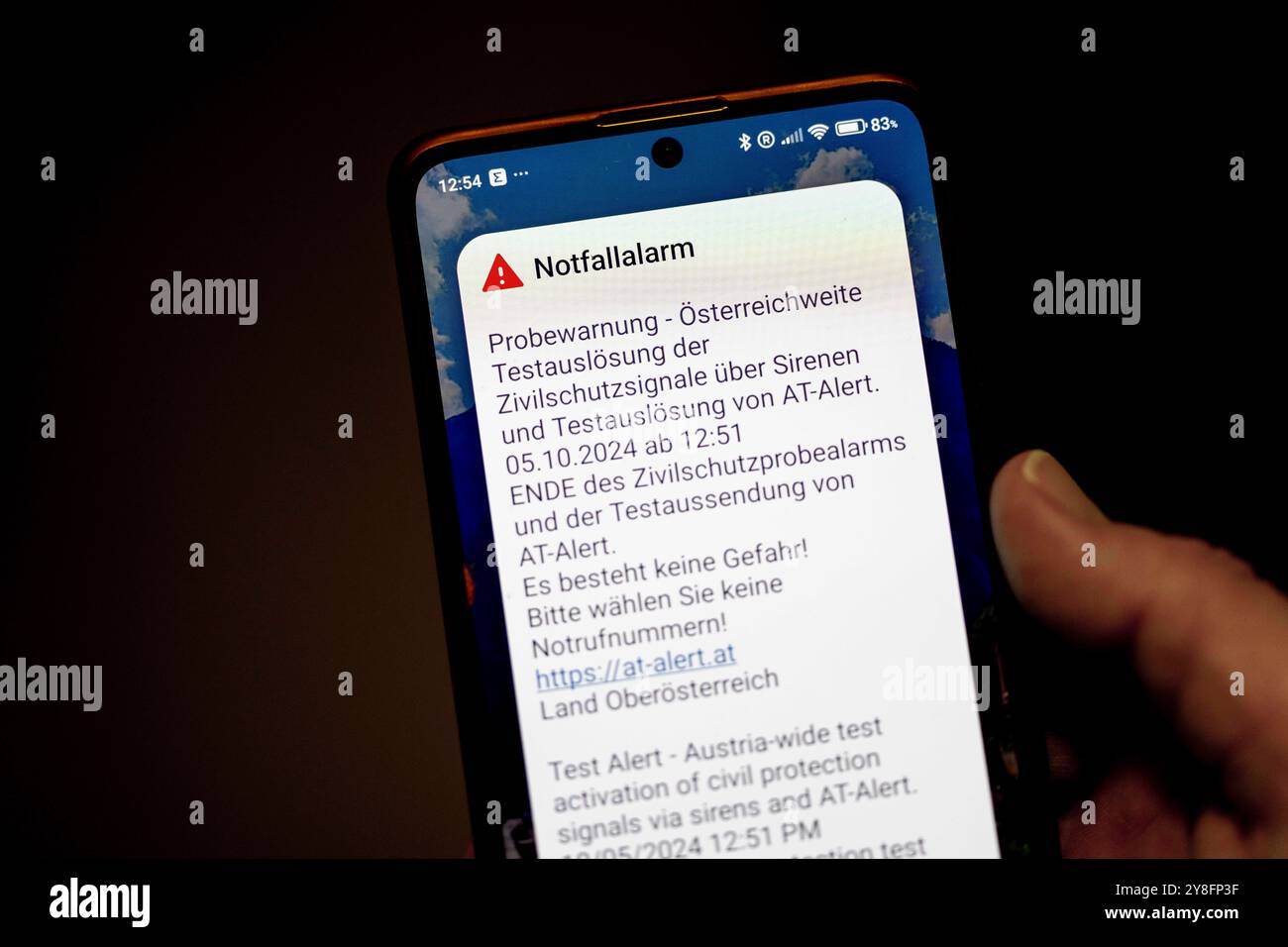 Test annuale di allarme di protezione in Austria, test sirena e, per la prima volta quest'anno, test dell'AT-Alert, che si attiva tramite telefoni cellulari. Crediti: Andreas Stroh/Alamy Live News Foto Stock