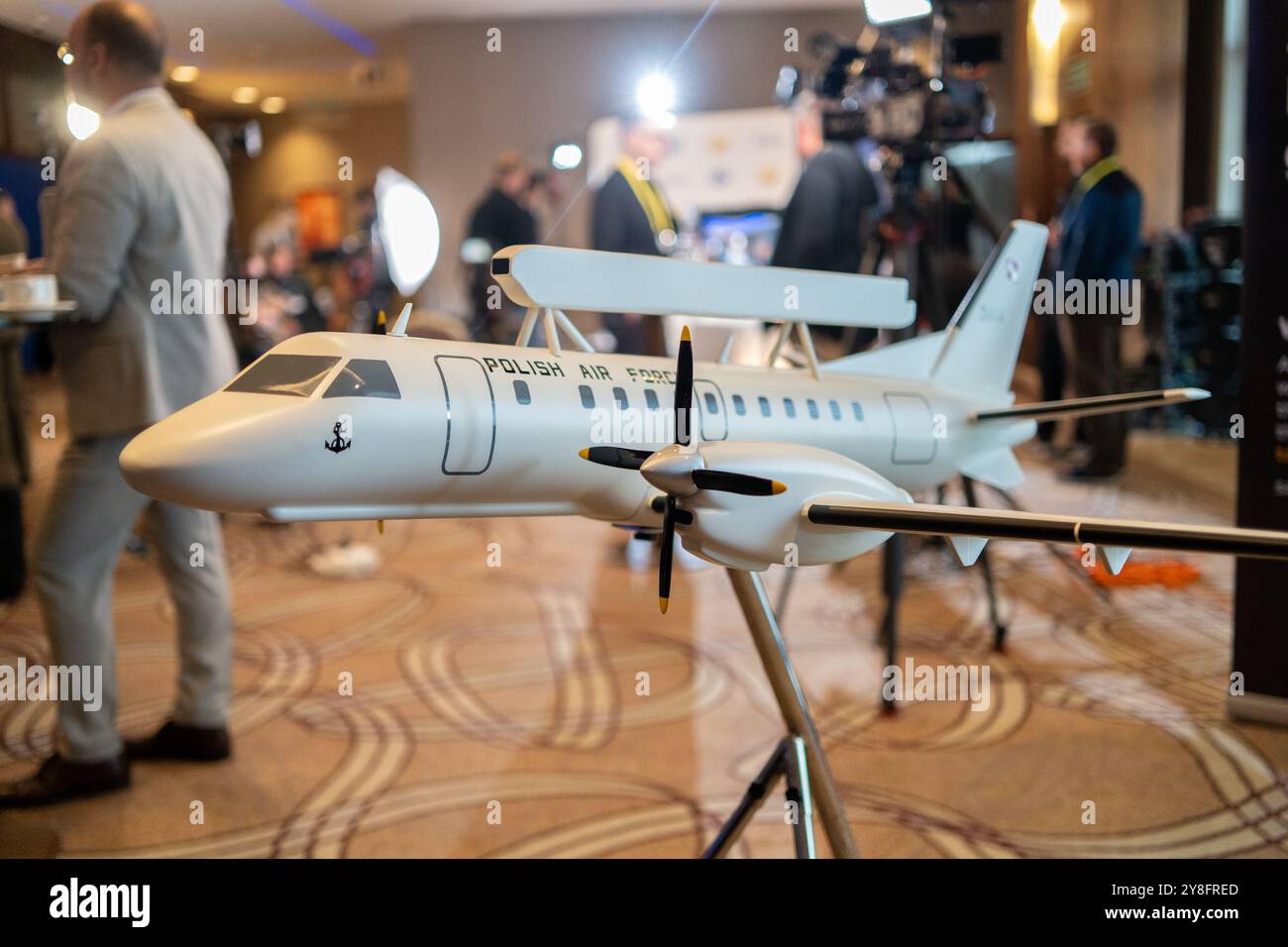 Varsavia, Polonia. 2 ottobre 2024. Il modello Saab 340 AEW Erieye è stato esposto durante il Warsaw Security Forum 2024 a Varsavia. Varsavia Security Forum 2024, intitolato "garantire la sicurezza, rispondere alle sfide", segna il 25° anniversario dell'adesione della Polonia alla NATO. Credito: SOPA Images Limited/Alamy Live News Foto Stock