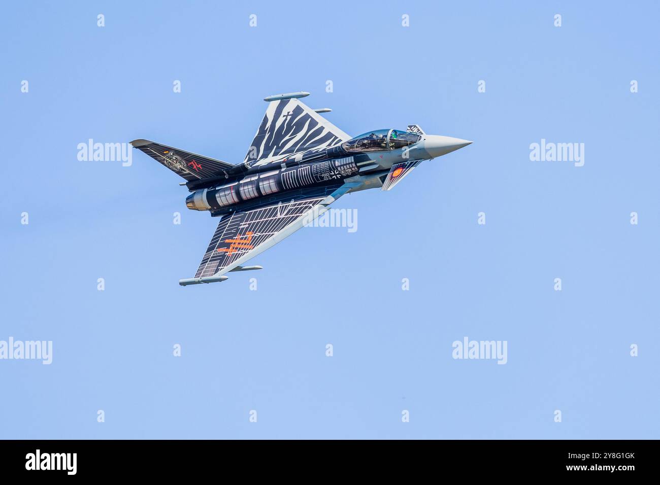 German Air Force - Eurofighter Typhoon EF2000, esibendosi al Royal International Air Tattoo 2024. Foto Stock