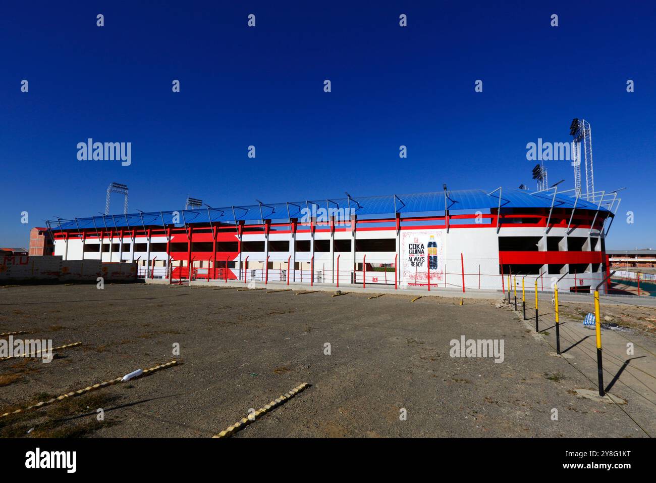 Parcheggio vicino allo stadio municipale di calcio Estadio nel quartiere Villa Ingenio, utilizzato dalla squadra di calcio Always Ready, El alto, Bolivia Foto Stock