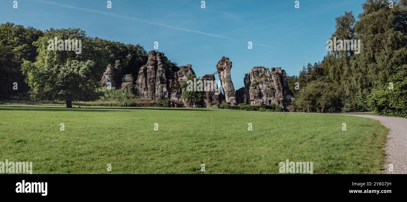 Vista della formazione rocciosa di arenaria ​​a esterna nella foresta di Teutoburgo Foto Stock