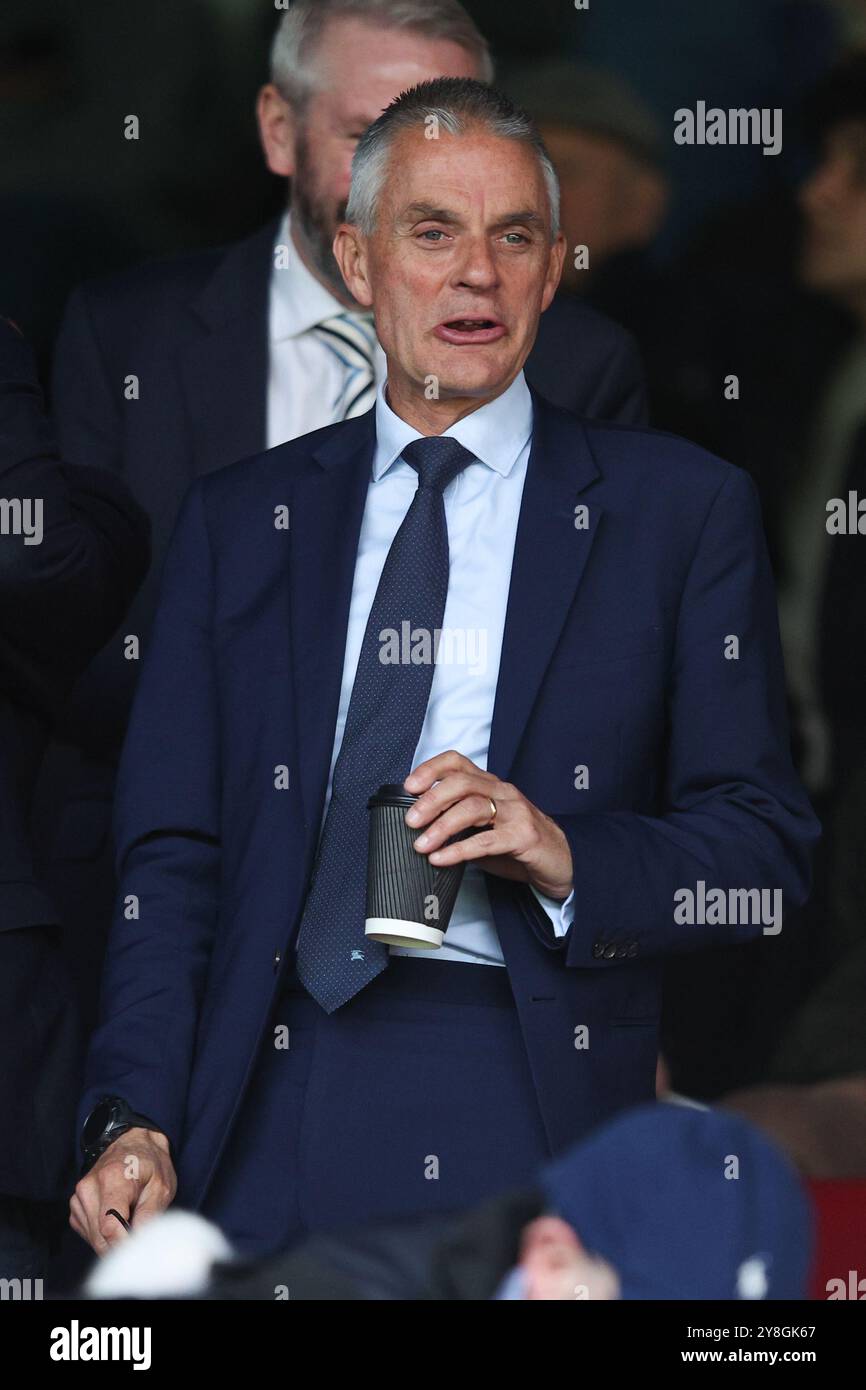 LONDRA, Regno Unito - 5 ottobre 2024: Tim DAVIE, Direttore generale della BBC, si vede in tribuna davanti alla partita di Premier League tra Crystal Palace FC e Liverpool FC al Selhurst Park (credito: Craig Mercer/ Alamy Live News) Foto Stock