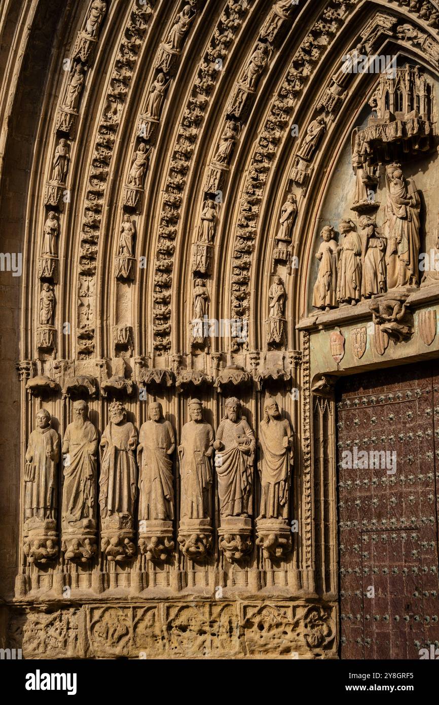 Ingresso principale , Cattedrale di Santa María de Huesca, stile gotico, fine XIII secolo, completata all'inizio del XVI secolo, Huesca, comunità Aragona, Spagna. Foto Stock