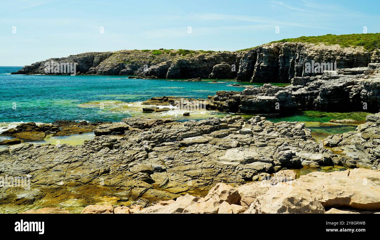 Spiaggia deserta all'estremità meridionale dell'isola di San Pietro, Sardegna meridionale, Italia Foto Stock