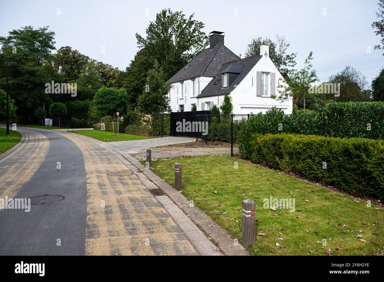 Residenza in stile casa di campagna nel villaggio di Meise, Brabante fiammingo, Belgio, 29 settembre 2024 Foto Stock