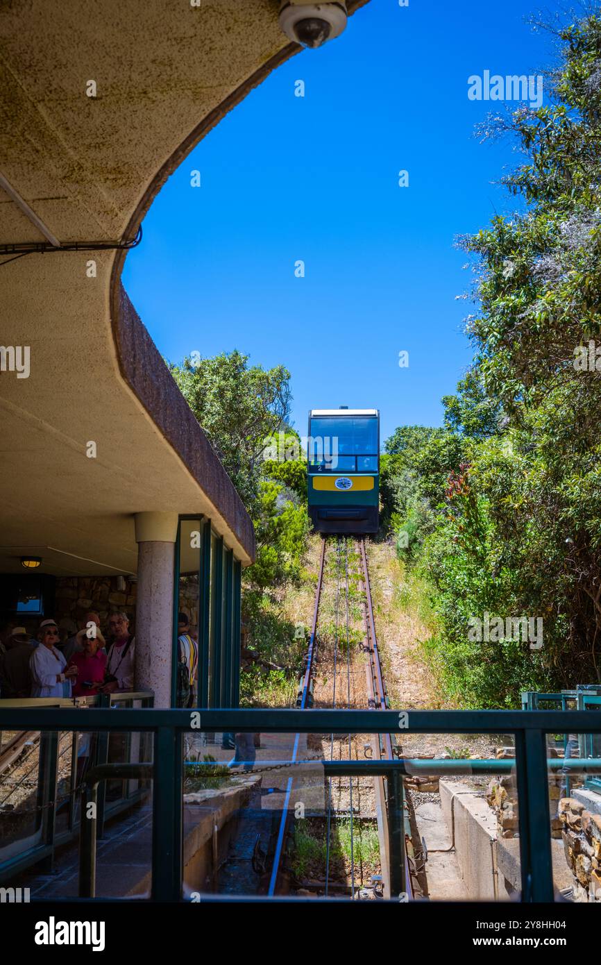 Foto verticale della funicolare Flying Dutchman, nota anche come stazione inferiore della funicolare Cape Point. Foto Stock