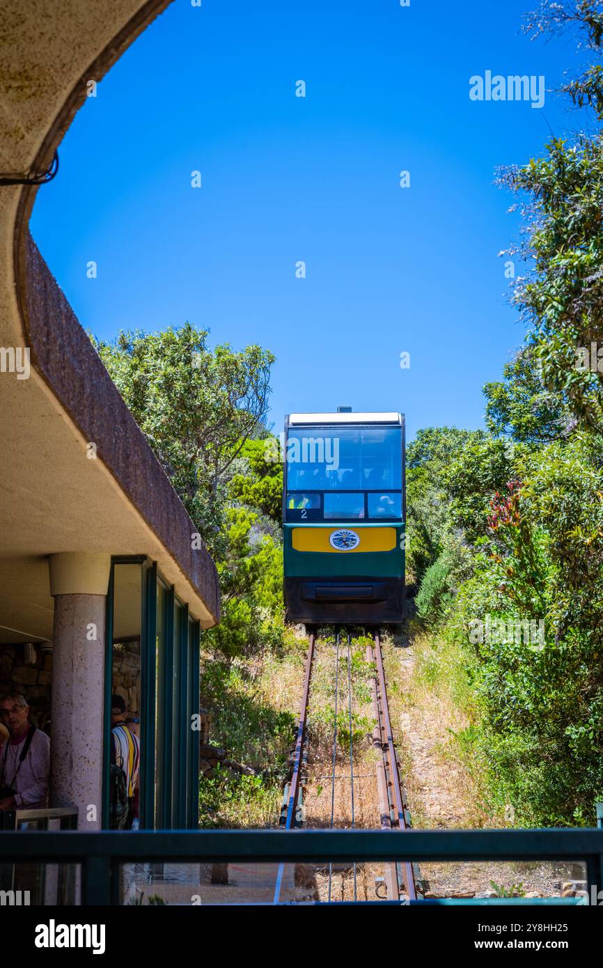 Foto verticale della funicolare Flying Dutchman, nota anche come stazione inferiore della funicolare Cape Point. Foto Stock