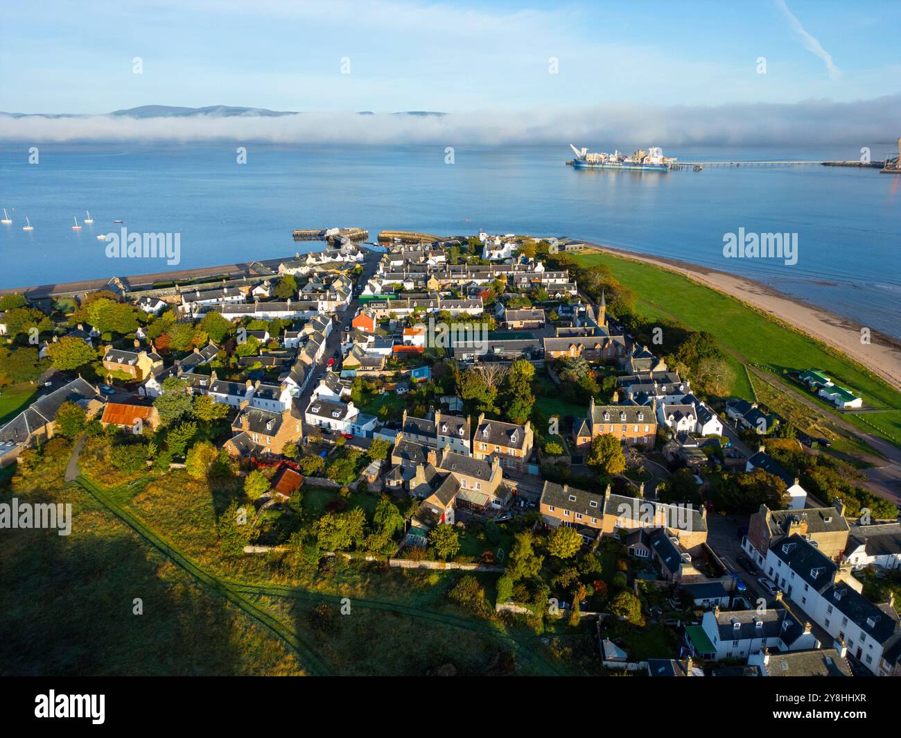 Vista aerea dal drone della città di Cromarty su Black Isle, Ross e Cromarty, Scozia, Regno Unito Foto Stock