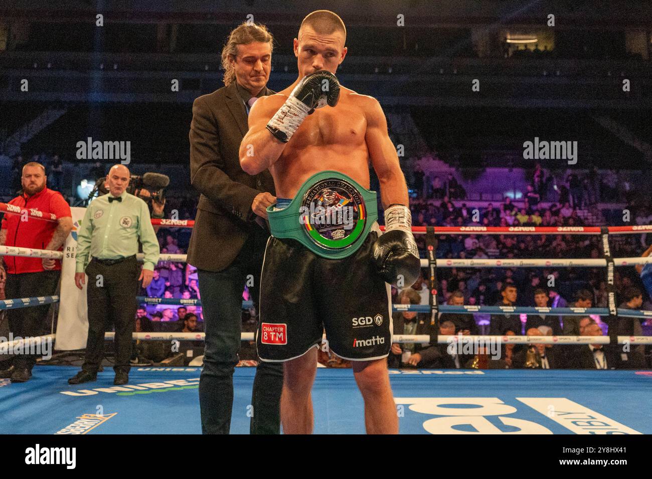 Liverpool, Regno Unito. 5 ottobre 2024. Andrew Cain diventa nuovo TITOLO INTERNAZIONALE WBC SILVER SUPER BANTAMWEIGHT - Nick Ball vs Ronny Rios - sabato 5 ottobre 2024 - M&S Bank Arena Liverpool - WBA Featherweight Championship of the World Credit: Samuel Wardle/Alamy Live News Foto Stock