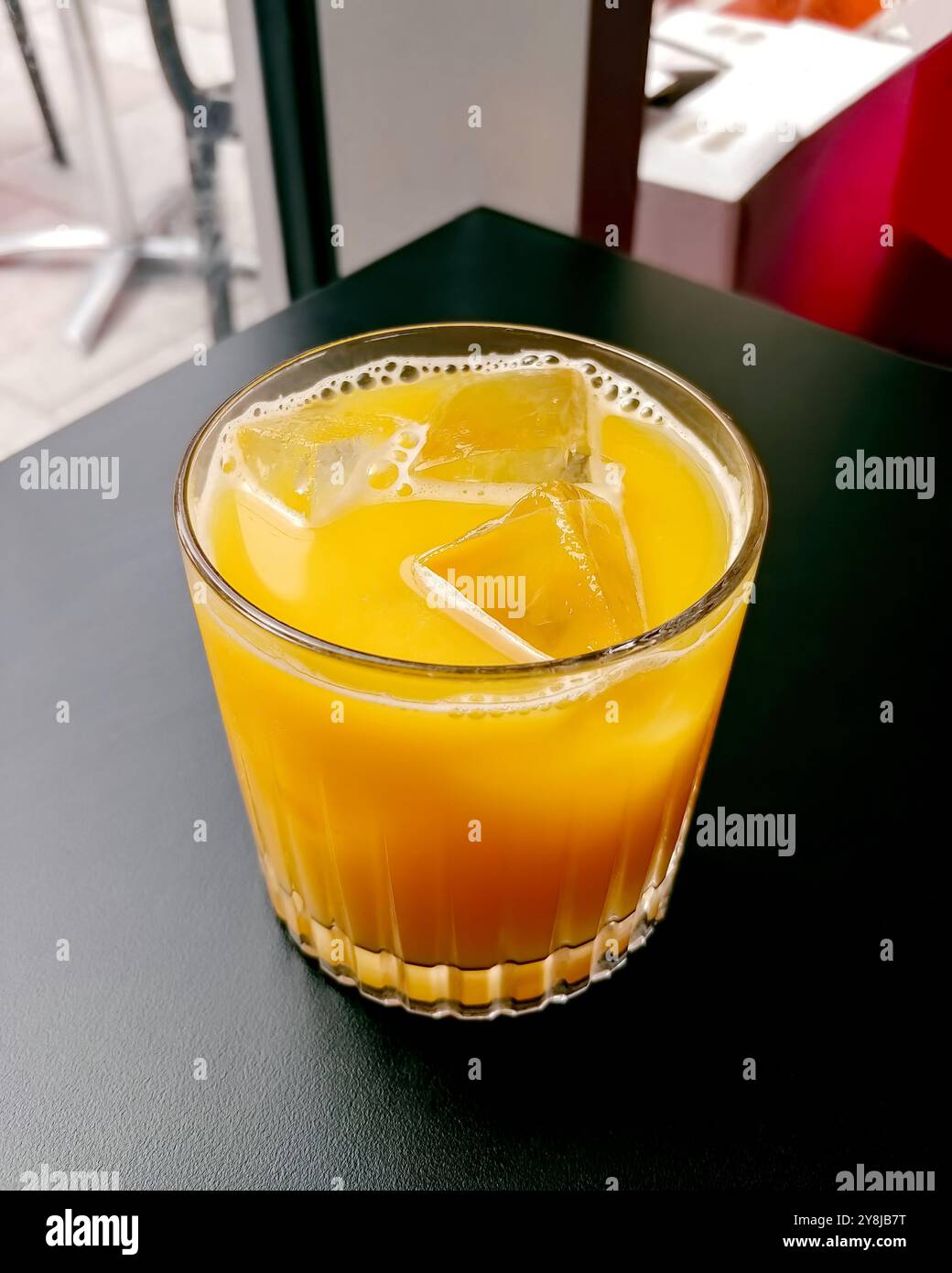 Il frullato è la tua bevanda preferita per un tocco di freschezza e piacere Foto Stock