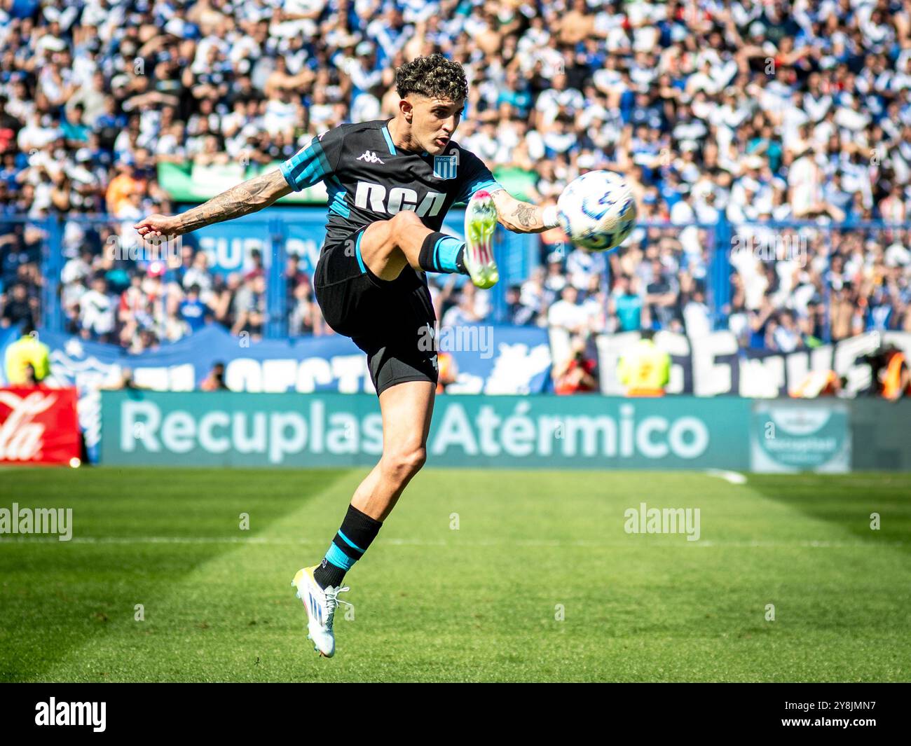 Buenos Aires, Argentina. 5 ottobre 2024. Il club dell'Atlético Velez Sarsfield sconfisse il Racing Club de Avellaneda 1-0 in una nuova stagione della Afa 'Argentine Professional Football League'. La squadra di Liniers (Buenos Aires) dirige la classifica nazionale di calcio dell'AFA. Il gol è stato segnato SOLO da Braian Romero EDITORIALE | @FACAMORALES Credit: Facundo Morales/Alamy Live News Foto Stock