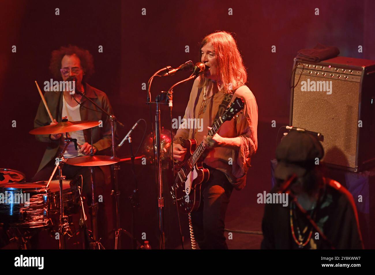 Londra, Regno Unito. 5 ottobre 2024. LONDRA, INGHILTERRA - 05 OTTOBRE: Brent DeBoer e Courtney Taylor-Taylor dei "The Dandy Warhols" si esibiscono al Shepherd's Bush Empire il 5 ottobre 2024 a Londra, Inghilterra. CAP/Mar © Mar/Capital Pictures credito: Capital Pictures/Alamy Live News Foto Stock