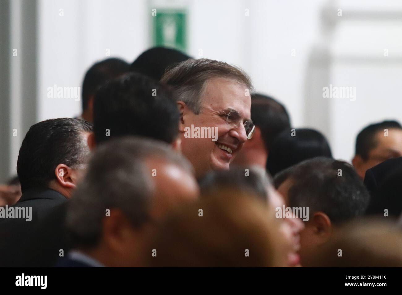 Non esclusiva: Il Ministero dell'economia Marcelo Ebrard partecipa alla cerimonia di giuramento di Clara Brugada Molina come capo del governo di città del Messico presso il con Foto Stock