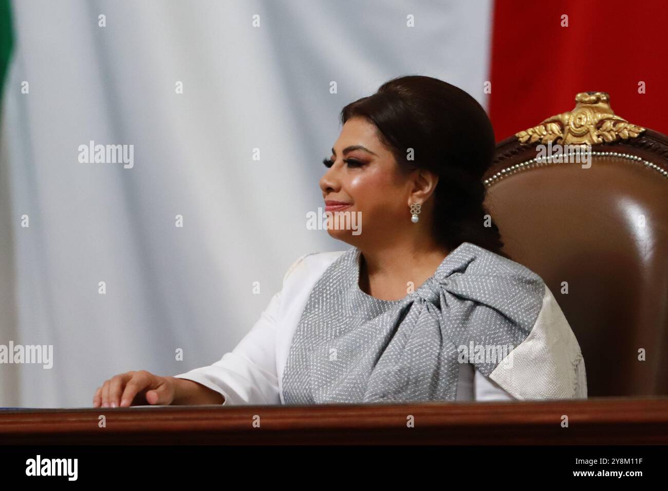 Non esclusiva: Clara Brugada Molina, durante la cerimonia di giuramento come capo del governo di città del Messico al Congresso di città del Messico. Il 5 ottobre Foto Stock