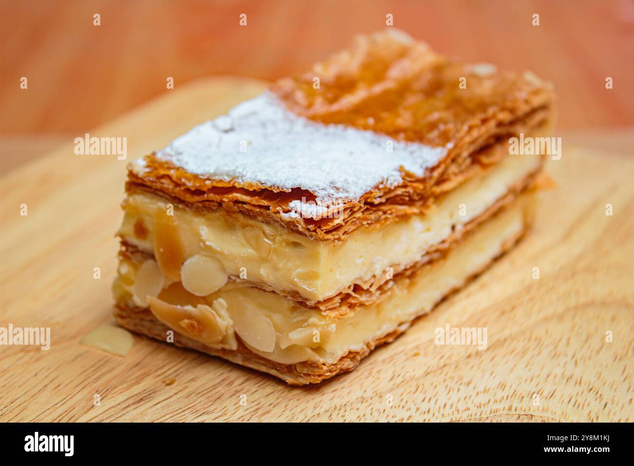 Mille strati di torta di feuille panna napoleone dolce dolce. Foto Stock