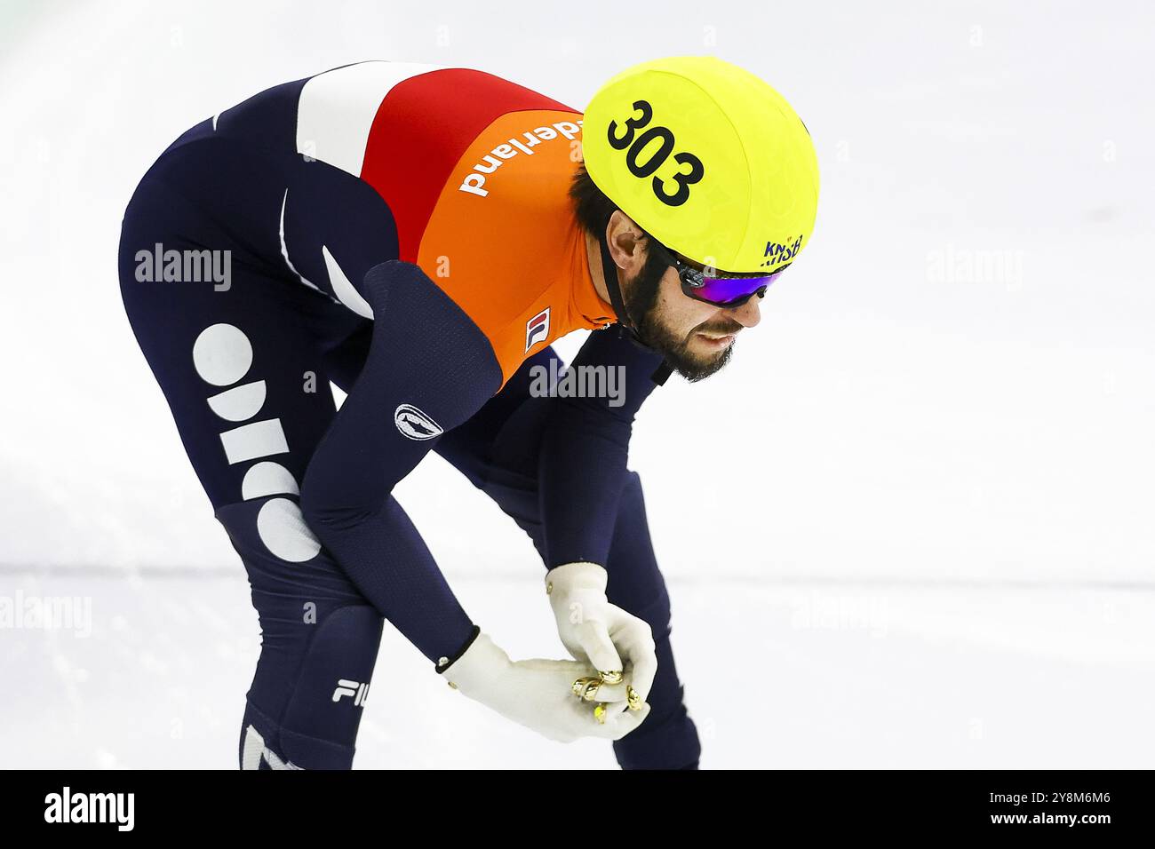 HEERENVEEN - Sjinkie Knegt nella semifinale di 1000 metri nella terza e ultima giornata della pista di Shorttrack olandese a Thialf. I pattinatori olandesi possono guadagnare ancora punti al DOS per la qualificazione alle prime due gare del World Tour. ANP VINCENT JANNINK Foto Stock