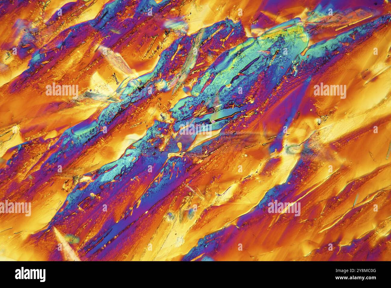 Idrossido di potassio sotto il microscopio e in luce polarizzata Foto Stock