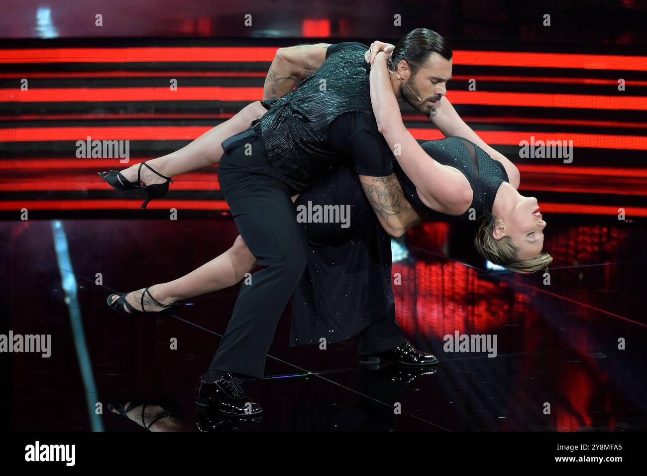 Roma, Italia. 6 ottobre 2024. Federica Pellegrini e Angelo Madonia si esibiscono durante la seconda puntata di 'Ballando con le stelle' edizione 2024 all'Auditorium Rai foro Italico. (Foto di Mario Cartelli/SOPA Images/Sipa USA) credito: SIPA USA/Alamy Live News Foto Stock