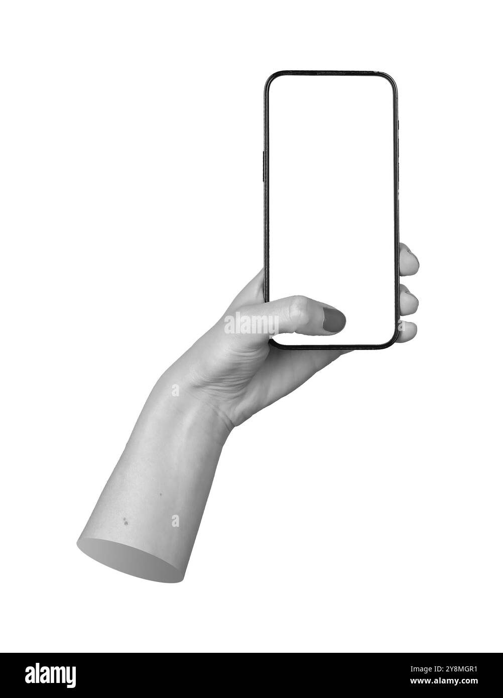 Mano di una donna che tiene uno smartphone, il pollice fa clic sullo schermo per inserire la password o l'ID dell'impronta digitale. Sfondo isolato, focalizzato sulla privacy e la sicurezza Foto Stock