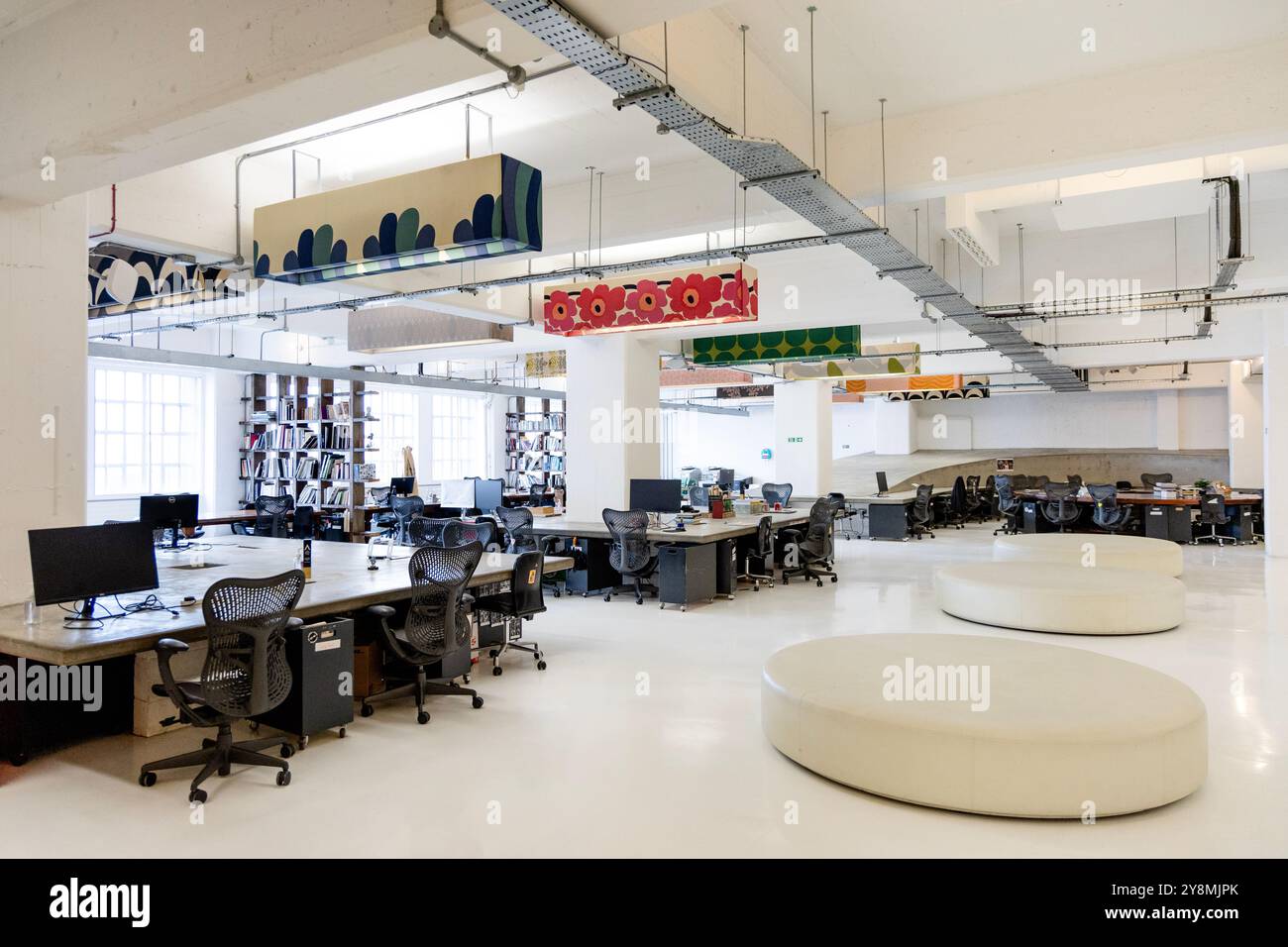 Interno dello spazio per uffici dell'agenzia Mother all'interno del Biscuit Building, ex Lipton Tea Warehouse, Shoreditch, Londra, Inghilterra Foto Stock