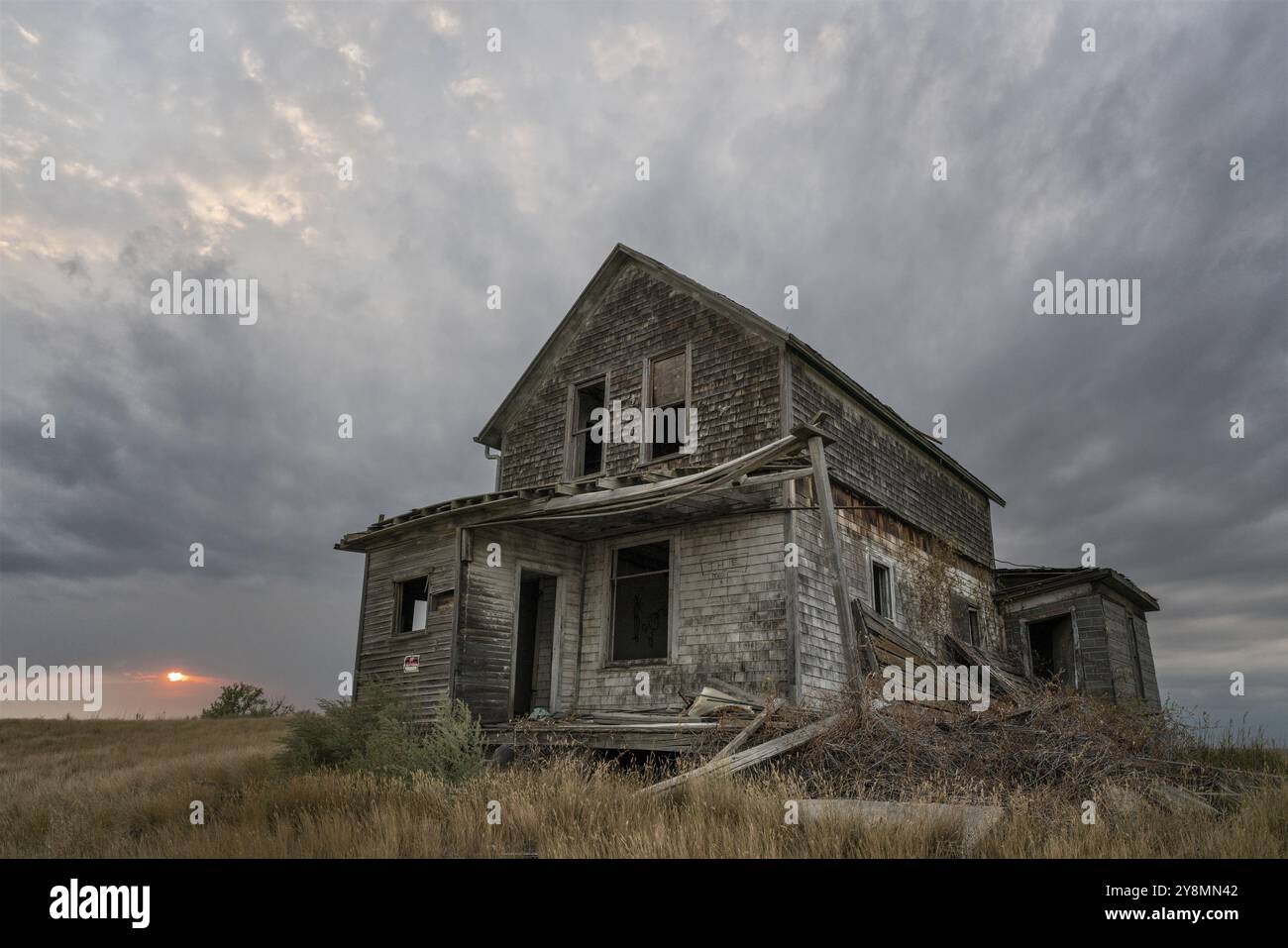 Prairie Storm Canada Summer Time nubi abbandonato edificio Foto Stock