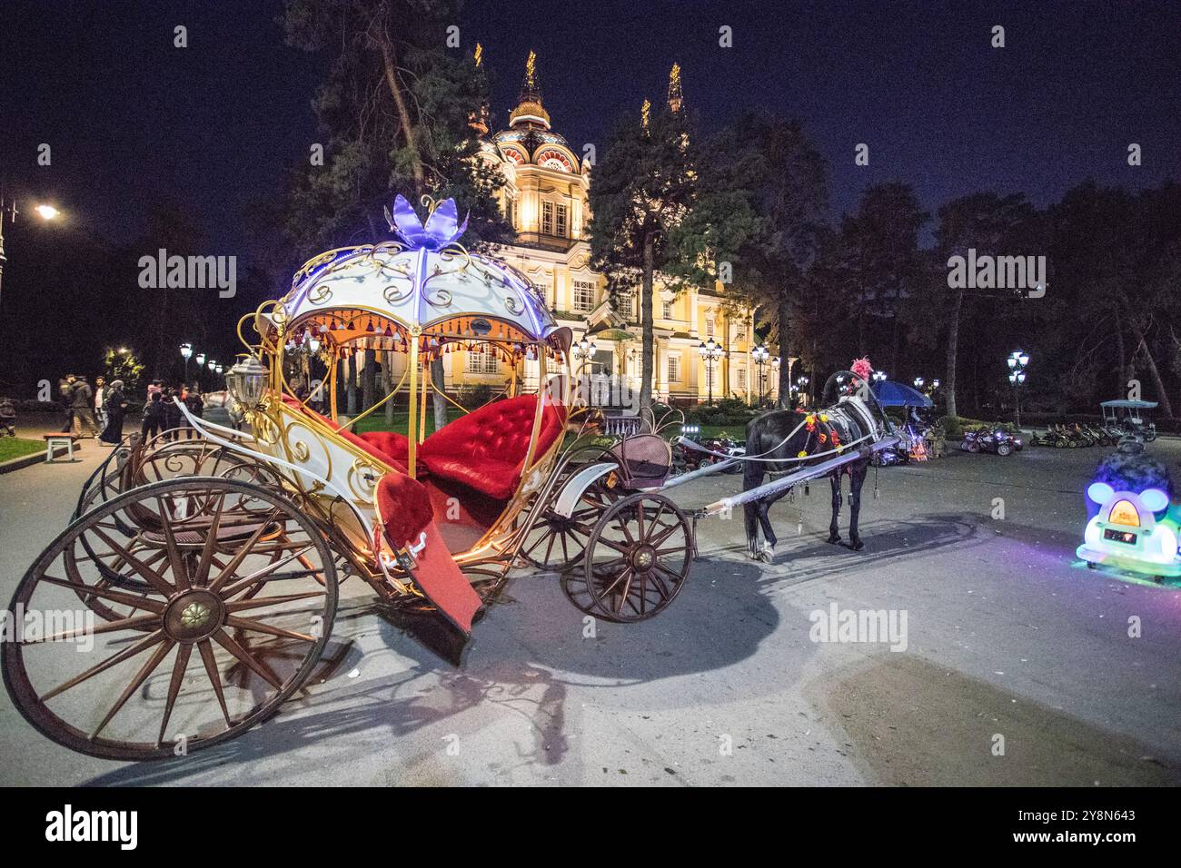 Uovo Fabergé su ruote. Foto Stock