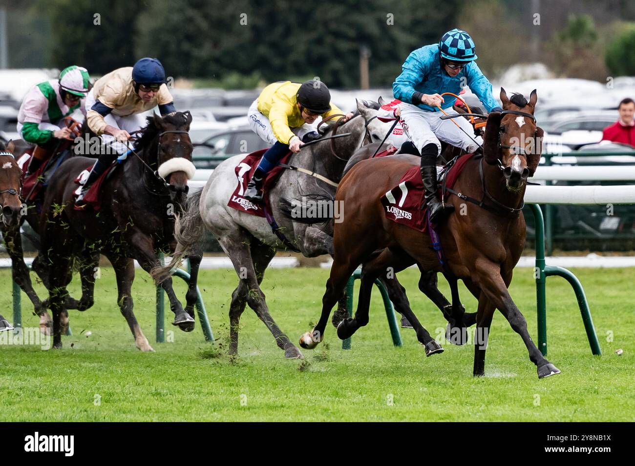 Parigi, Francia. Domenica 6 ottobre 2024. Makarova e il fantino Tom Marquand hanno vinto il Prix de l'Abbaye de Longchamp Longines 2024 per l'allenatore ed Walker e il proprietario Brightwalton Bloodstock Ltd Crediti JTW equine Images / Alamy Live News Foto Stock