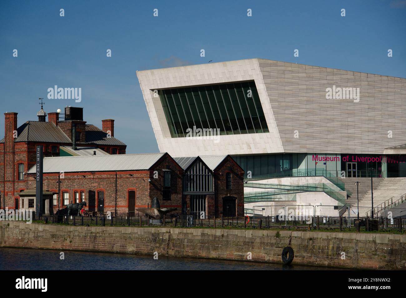 Edifici moderni al porto di Liverpool, Regno Unito Foto Stock