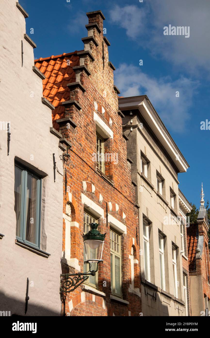 Belgio, Fiandre, Bruges, Pottenmakersstraat casa gables dettaglio Foto Stock