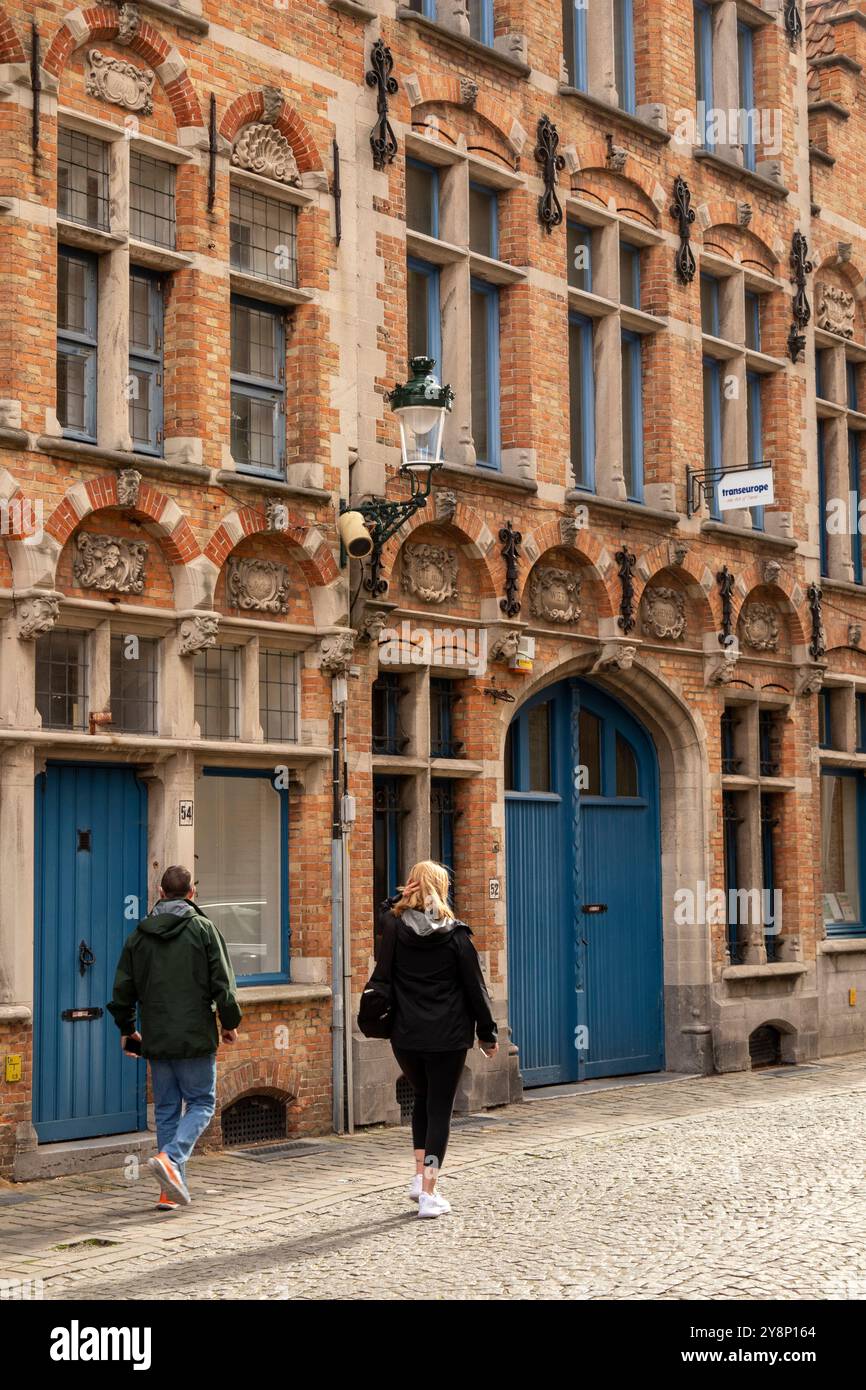 Belgio, Fiandre, Bruges, Sint Jakobsstraat, elegante casa in mattoni Foto Stock