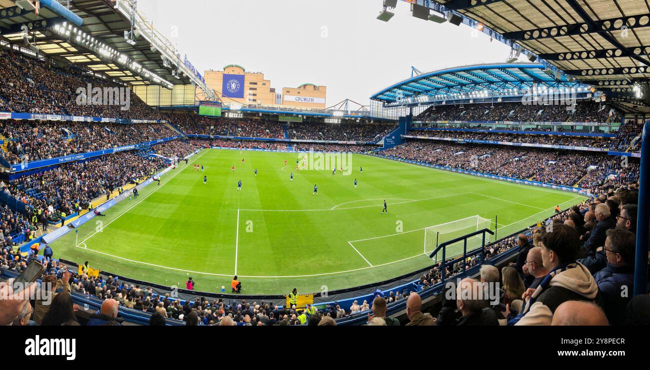 Chelsea, Londra, Regno Unito. 6 ottobre 2024. Il Chelsea Football Club gioca contro il Nottingham Forest Football Club nella partita 7 della stagione 2024/25 della Premier League presso lo stadio Stamford Bridge. Crediti: ElJayPix/Alamy Live News Foto Stock